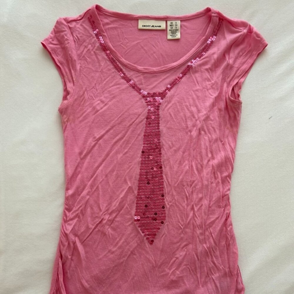DKNY JEANS  pink tee with sequins